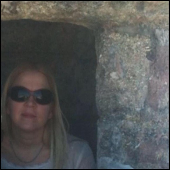 Meet your Posher, Anita - Picture 1 of 1